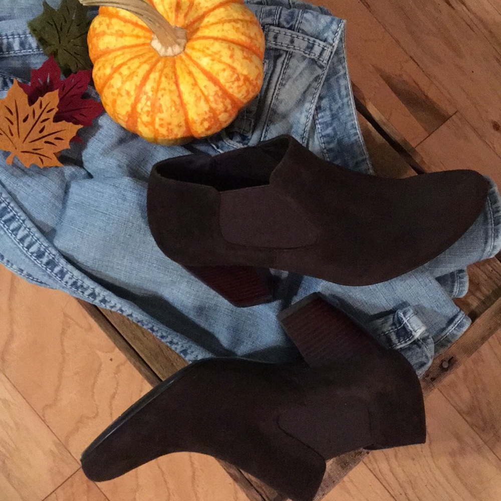 NWOB: Chelsea Booties